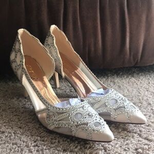 XYD pointed toe rhinestone pumps NIB size 8.5